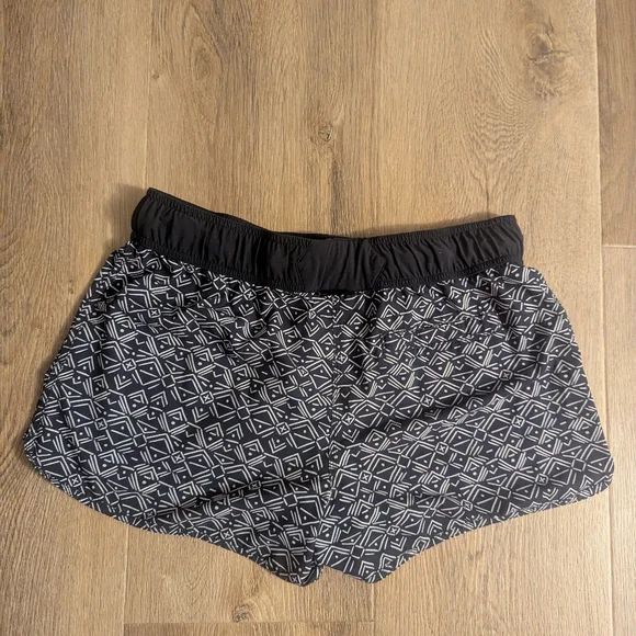 2/$15 Woman's Olaian Navy Patterned Athletic Shorts/Board Shorts- Size Medium - Picture 4 of 4